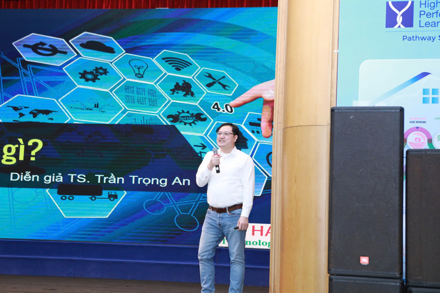 TS Trần Trọng An đến từ MM888 bảo mật tuyệt đối Bách khoa Hà Nội chia sẻ về công nghệ chip bán dẫn cho MM886 slot game, bắn cá, lô đề, đá gà. sieu-3.jpg