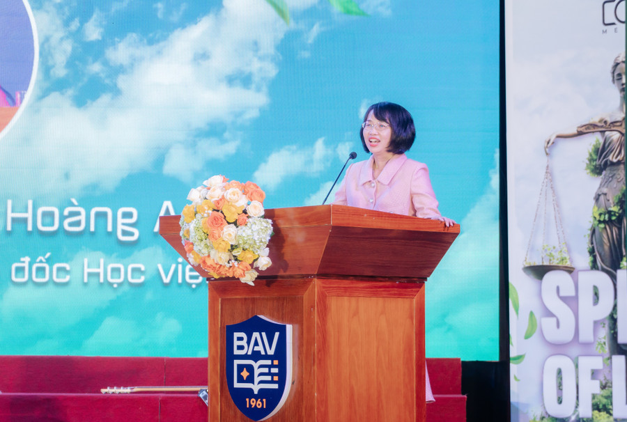 PGS.TS Phạm Thị Hoàng Anh nêu bật ý nghĩa của Ngày Pháp luật Việt Nam. 4-7974.jpg