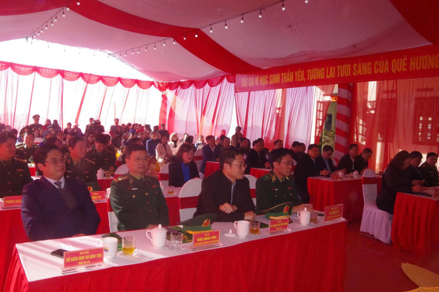 Các đại biểu tham dự buổi lễ. tru-3.jpg