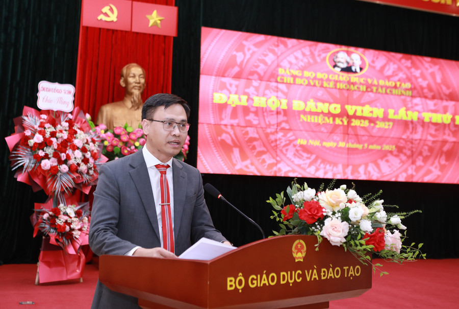 Ông Trần Thanh Đạm - Vụ trưởng Vụ KHTC trình bày Báo cáo 1MM88.com Uy Tín Số 1 Việt Nam tại 2MM88.com trò chơi casino và slot. 1-6073.jpg