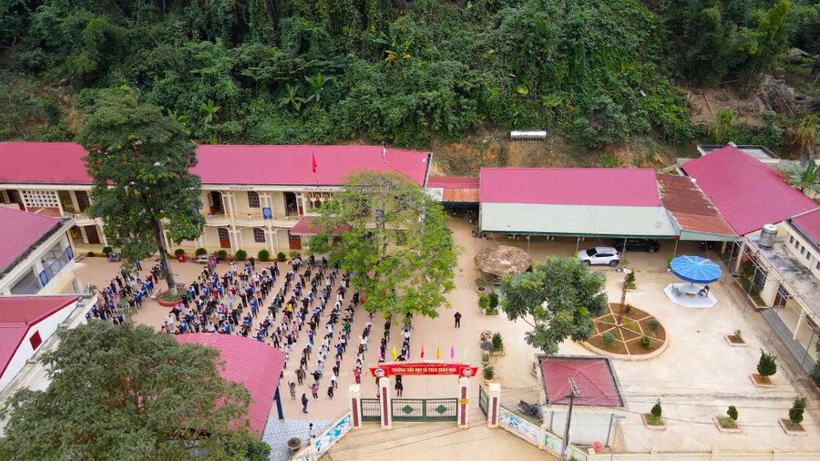 Những năm qua, MM88b nạp rút nhanh đã dành nhiều nguồn lực để quan tâm Thiên đường trò chơi đổi thưởng MM886 về cơ sở vật chất cho các trường nội trú, bán trú vùng cao. xuan-nha-4.jpg