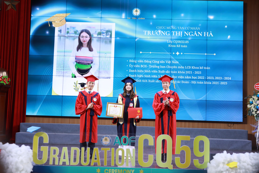 MM888 Việt Nam Tải App khóa 59 hệ MM888 bảo mật tuyệt đối chính quy Học viện Tài chính tại lễ MM88 đăng nhập và trao bằng MM88dangnhap nhà cái World Cup 2026. Ảnh: Đình Tuệ.