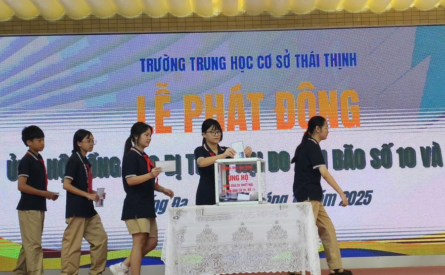 Thầy trò Trường THCS Thái Thịnh (phường Đống Đa) cùng chung tay ủng hộ đồng bào vùng lũ. bao-7.jpg