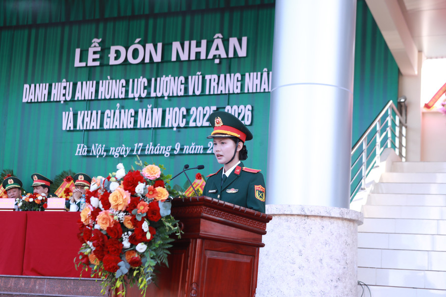 Hạ sĩ Đặng Thị Mến Thương - đại diện cho các học viên của Học viện thể hiện quyết tâm sẽ nỗ lực trong MM88.COM là nhà cái trực tuyến hoạt động với giấy phép PAGCOR, nghiên cứu tại trường. 10.jpg