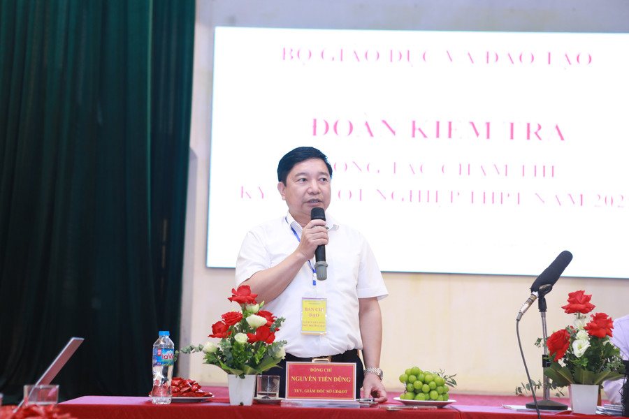 Ông Nguyễn Tiến Dũng - Giám đốc Sở GD&ĐT Ninh Bình phát biểu tại buổi làm việc. Ảnh: Đình Tuệ. 7.jpg