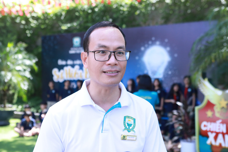 Thầy Phạm Tuấn Đạt đánh giá cao những điểm ưu việt của Nghị quyết 71. Ảnh: Đình Tuệ. 43.jpg