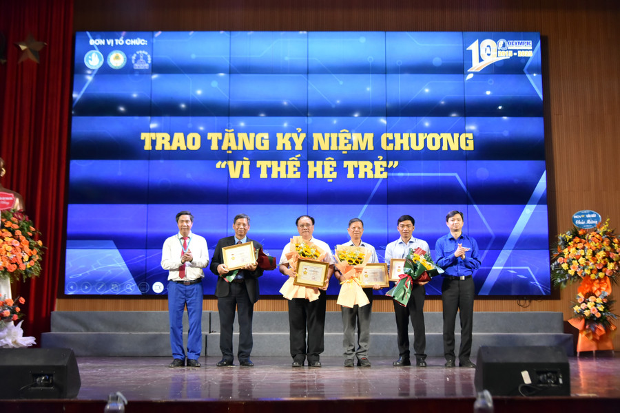 4 cá nhân được Trung ương Đoàn trao tặng Kỷ niệm chương tai-chinh-5.jpg