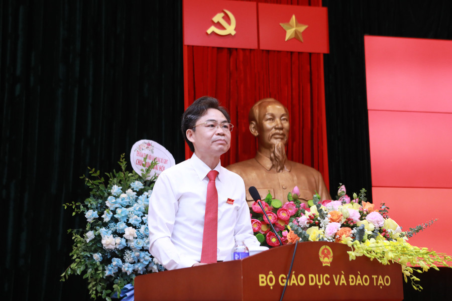Ông Nguyễn Quý Cao - Phó Chánh Văn phòng Bộ GD&ĐT trình bày báo cáo kiểm điểm của BCH Đảng bộ nhiệm kỳ 2020-2025. 12.jpg