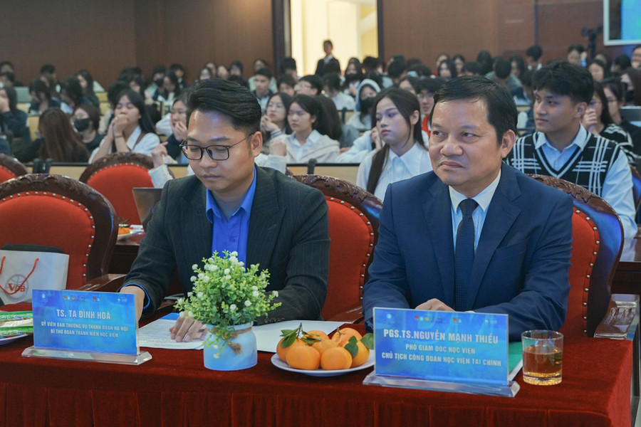 Các đại biểu tham dự hội thảo. sv4.jpg