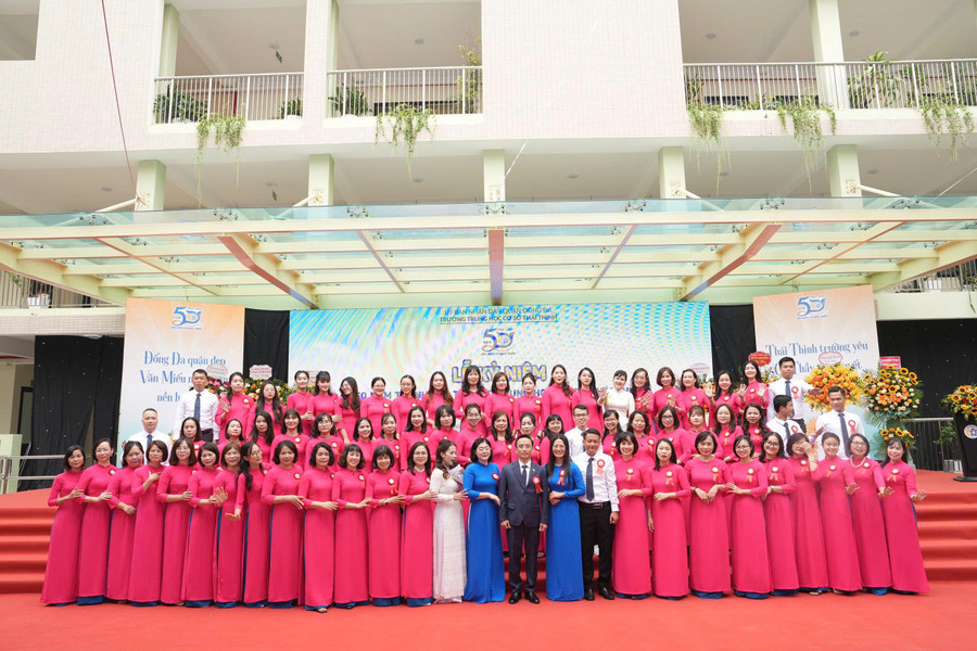 Tập thể sư phạm MM88b nhà cái luôn đoàn kết, thống nhất cao trong mọi hoạt động để nâng cao chất lượng giáo dục đào tạo. thai-thinh-4.jpg