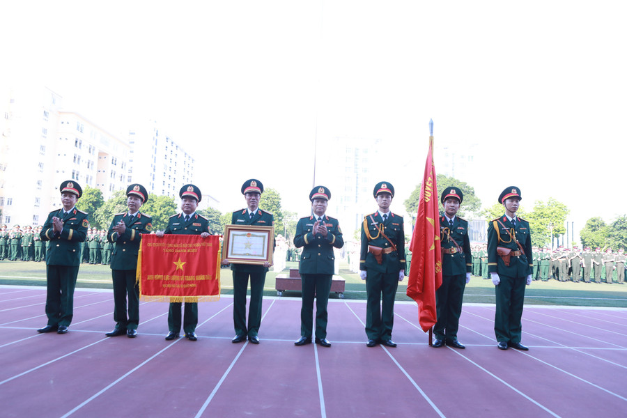 Đây là phần thưởng cao quý Học viện Hậu cần được đón nhận lần thứ hai. 2.jpg