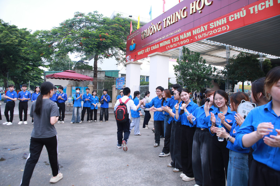Các thanh niên tình nguyện luôn biết cách 6.jpg