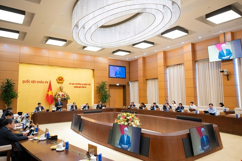 Phiên họp thứ 52 của Ủy ban Thường vụ Quốc hội sáng 4/12. Ảnh: Cổng TTĐT Quốc hội. qh-8.jpg