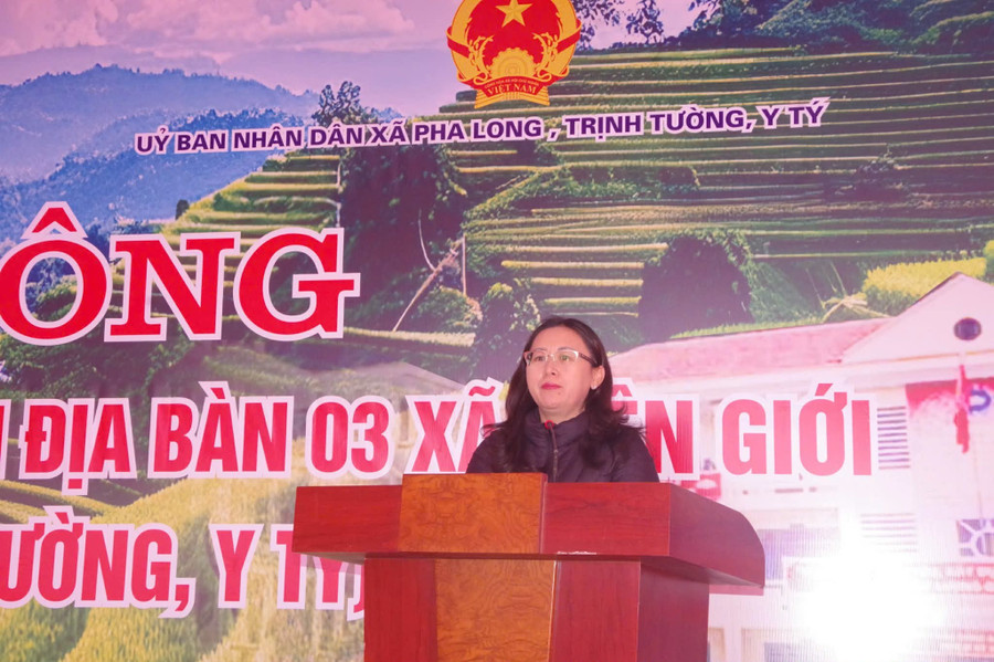 Bà Giàng Thị Dung - Phó Bí thư Tỉnh ủy, Chủ tịch Ủy ban MTTQ tỉnh Lào Cai phát biểu tại chương trình. tru-6.jpg