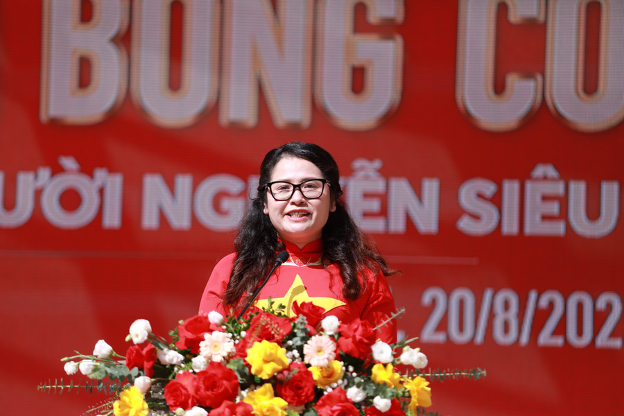 Nhà giáo Nguyễn Thị Minh Thúy phát biểu tại chương trình. 9.jpg