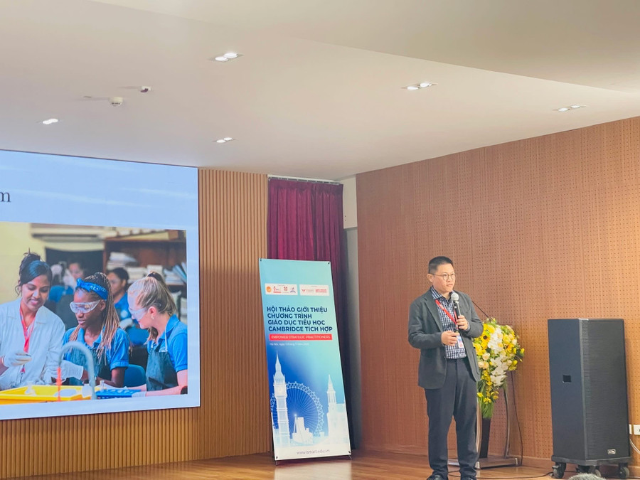 Ông Melvyn Lim- Chuyên viên cao cấp Cambridge chia sẻ tại chương trình. hoi-thao-2.jpg