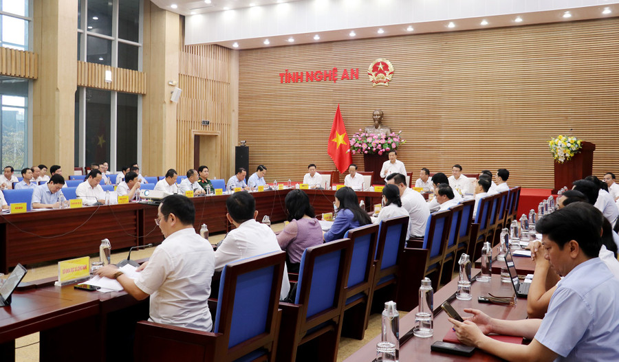 Toàn cảnh phiên họp của UBND tỉnh Nghệ An. (Ảnh: Cổng TTĐT tỉnh Nghệ An) 18-quang-canh.jpg