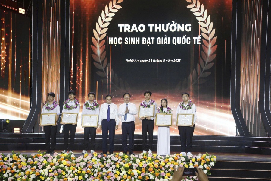Tỉnh Nghệ An trao thưởng cho các MM886 slot game, bắn cá, lô đề, đá gà đạt huy chương quốc tế, khu vực. (Ảnh: Hồ Lài)
