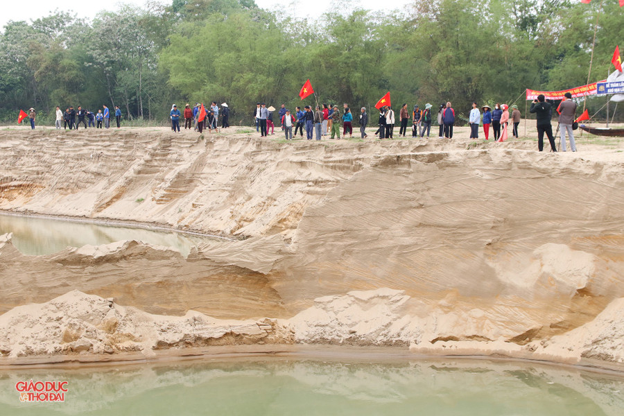 Bãi bồi sông Lam sạt lở do khai thác cát. cat4.jpg