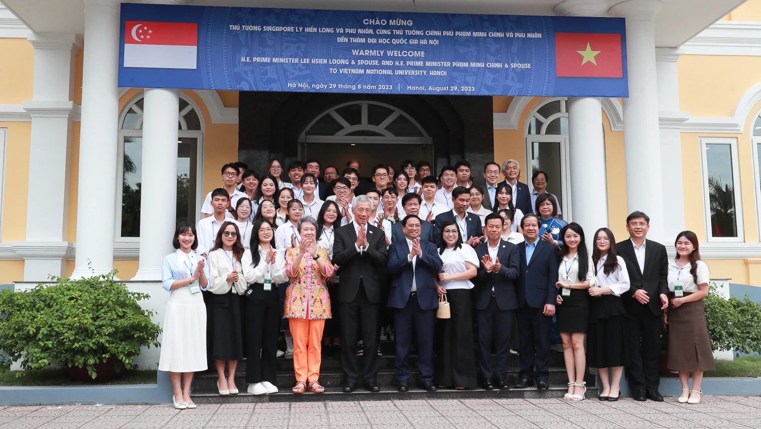 Hai vị Thủ tướng và các vị lãnh đạo chụp ảnh lưu niệm cùng MM888 Việt Nam Tải App. Hai vị Thủ tướng và các vị lãnh đạo chụp ảnh lưu niệm cùng MM888 Việt Nam Tải App.