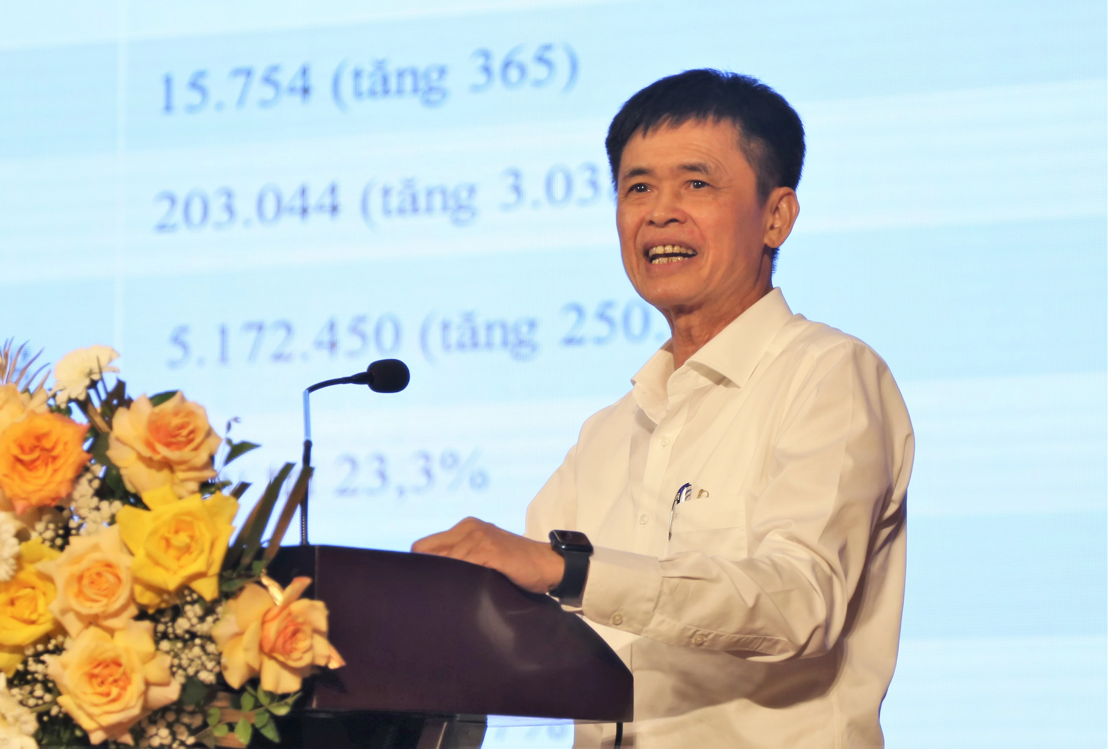 Ông Nguyễn Bá Minh - Vụ trưởng Vụ Giáo dục Mầm non, Bộ GD&ĐT báo cáo tại Hội nghị. Ông Nguyễn Bá Minh - Vụ trưởng Vụ Giáo dục Mầm non, Bộ GD&ĐT báo cáo tại Hội nghị.