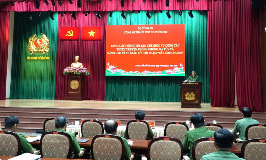 Toàn cảnh hội nghị. 1000161143.jpg