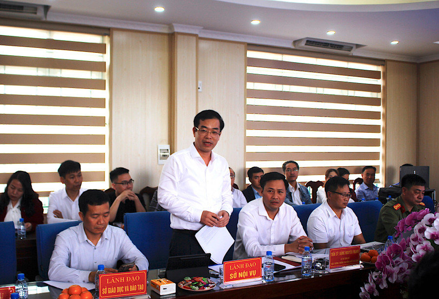 Ông Nguyễn Khắc Sang, Phó Giám đốc Sở Nội vụ tỉnh Hưng Yên phát biểu tại buổi làm việc. mg-2353.jpg