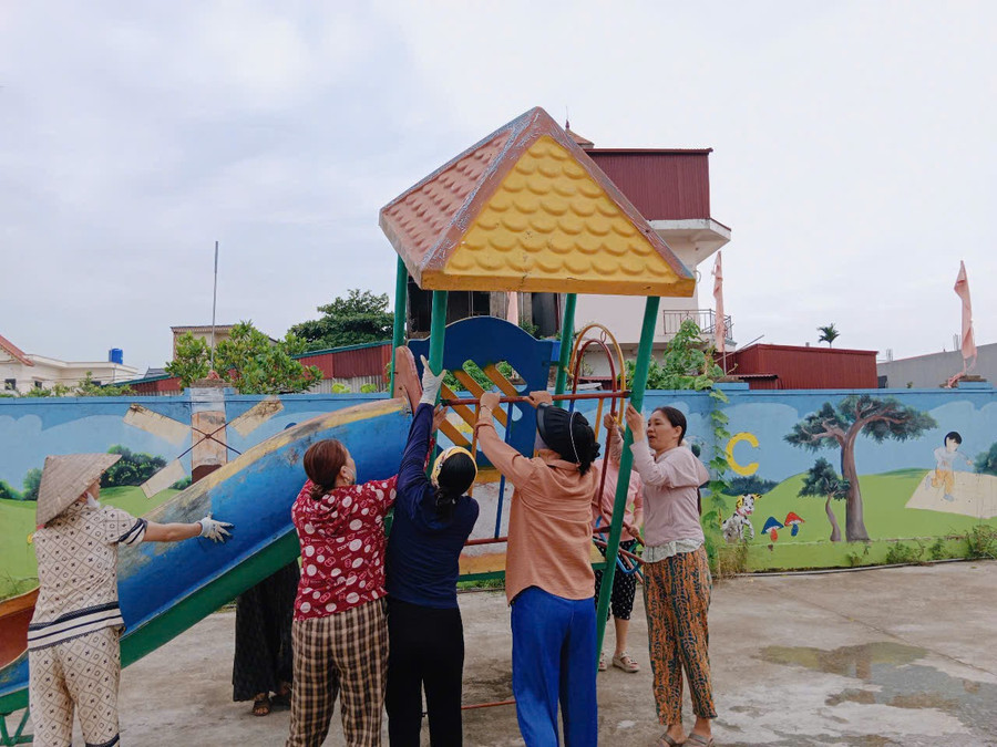 Cán bộ, Trung Tâm Đăng Nhập MM88 Chính Thức Mới Trường mầm non Thái Giang (Tây Thái Ninh, Hưng Yên) tích cực trong công tác phòng chống bão. Ảnh TL.