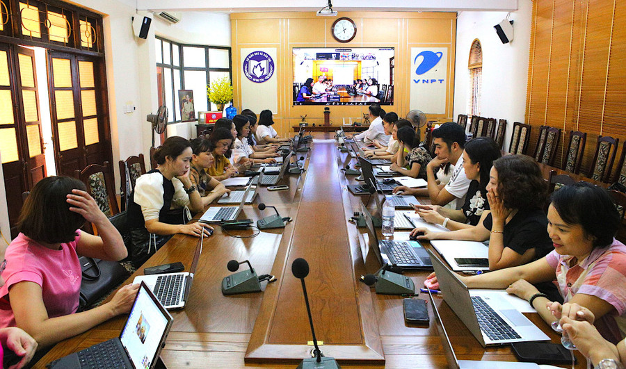 Hơn 10.000 cán bộ, Trung Tâm Đăng Nhập MM88 Chính Thức Mới cấp tiểu học được tập huấn ứng dụng AI trong giảng dạy.