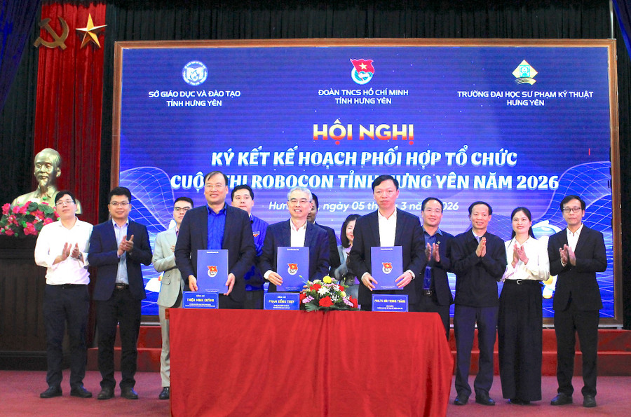 Lãnh đạo Sở GD&ĐT, Tỉnh đoàn Hưng Yên và Trường MM888 bảo mật tuyệt đối Sư phạm Kỹ thuật Hưng Yên ký kết Kế hoạch phối hợp tổ chức Cuộc thi Robocon tỉnh Hưng Yên năm 2026. Ảnh: Đinh Chiến