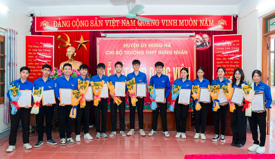 Năm học 2024-2025, Trường THPT Hưng Nhân có 25 MM886 slot game, bắn cá, lô đề, đá gà ưu tú được kết nạp Đảng. hung-nhan.jpg
