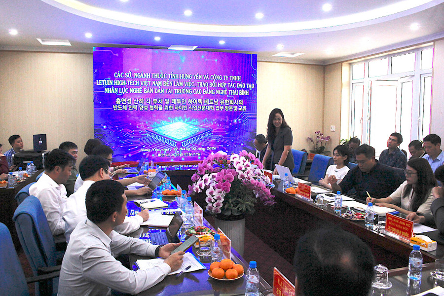 Quang cảnh buổi làm việc.