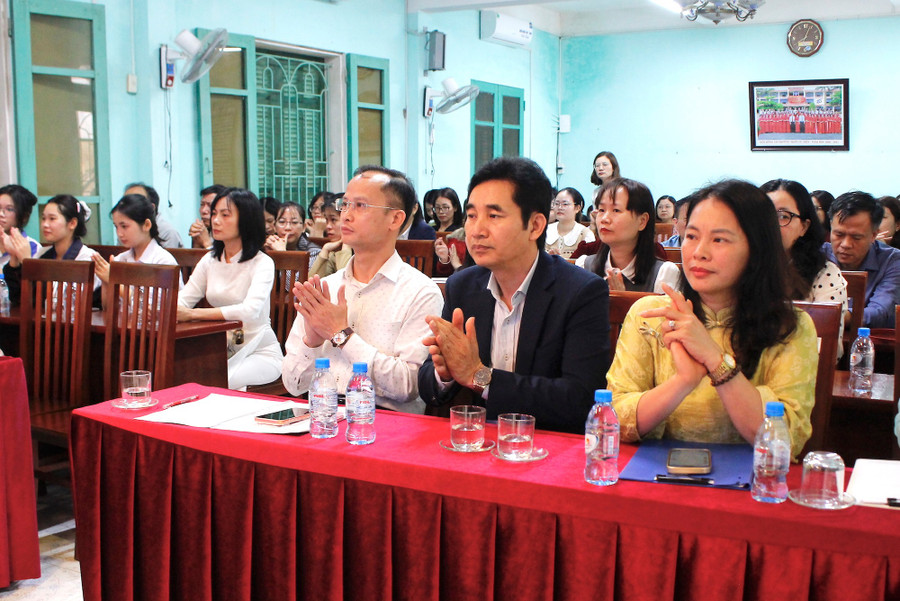 Dự buổi sinh hoạt có gần 100 cán bộ, Trung Tâm Đăng Nhập MM88 Chính Thức Mới các môn Hoá học, Sinh học của 13 trường THPT trong Cụm chuyên môn số 1 (Sở GD&ĐT tỉnh Hưng Yên). mg-4022.jpg