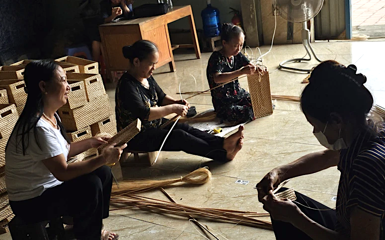 Các chính sách hỗ trợ phát triển sản xuất đã giúp người dân vươn lên ổn định cuộc sống. may-tre-dan.png