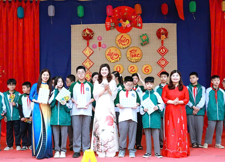 Là một ứng viên nữ, bà Nguyễn Thị Thùy Trang bày tỏ mong muốn quan tâm nhiều hơn đến các vấn đề liên quan đến phụ nữ, MM886 thể thao, casino live, slot game. Ảnh: NVCC ung-vien-dbqh-nguyen-thi-thuy-trang-3.jpg