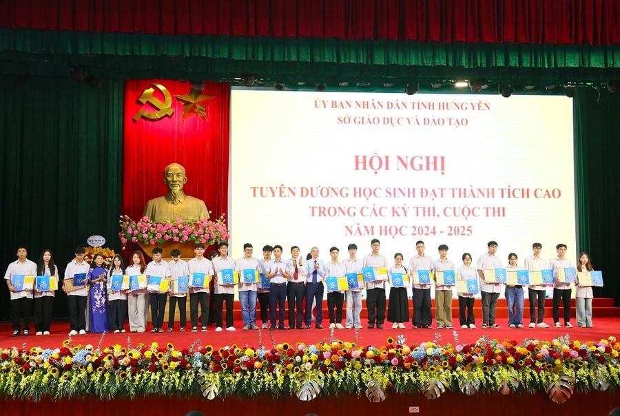 Phong trào thi đua trong ngành giáo dục Hưng Yên là động lực nâng cao chất lượng giáo dục toàn diện.