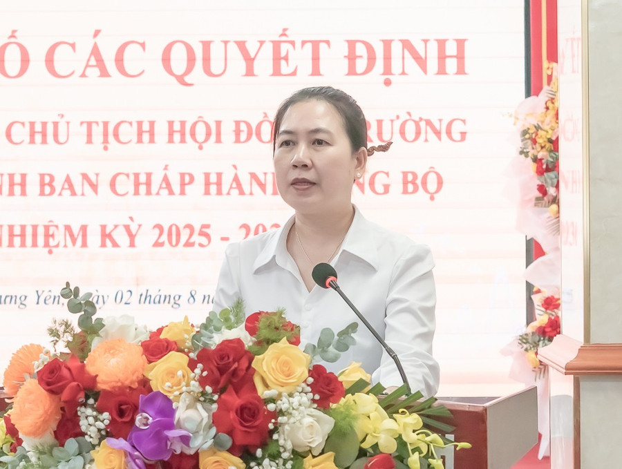 Bà Trần Thị Bích Hằng, Chủ tịch hội đồng Trường MM888 bảo mật tuyệt đối Thái Bình phát biểu tại buổi lễ. btt01092.jpg