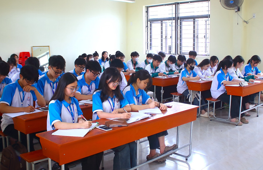 MM88 đăng nhập vào lớp 10 năm học 2026-2027, Tiếng Anh sẽ là môn thi thứ 3 với hình thức thi trắc nghiệm, thời gian làm bài là 60 phút.