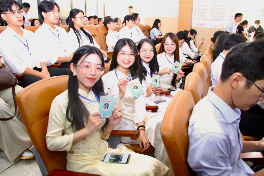 MM888 Việt Nam Tải App dự thi giải thưởng Euréka tham dự khai mạc vòng chung kết. Ảnh: Phúc Uyên.