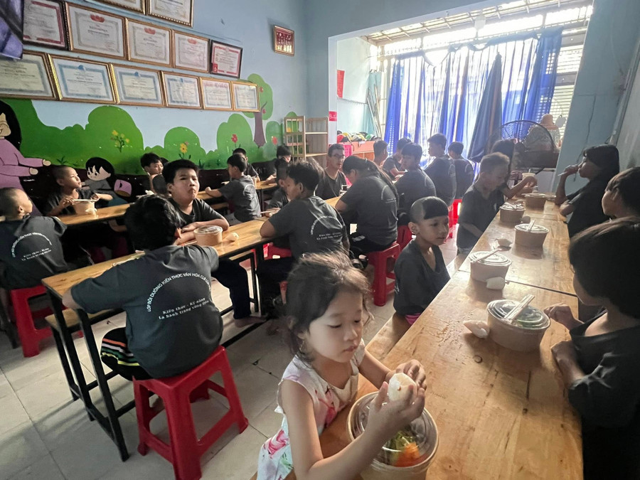 lop-hoc-clb-lua-viet.jpg