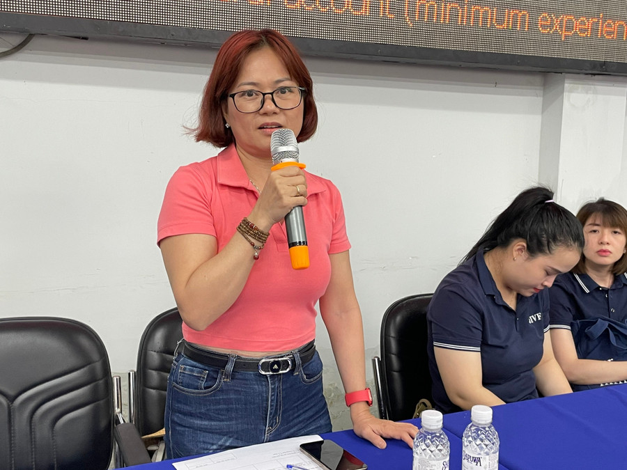 Đại diện Link Vào Trang Chủ MM88.COM Chính Thức giới thiệu nhu cầu tuyển dụng lao động của đơn vị mình tại ngày hội. Ảnh: Hà An. ngay-hoi-viec-lam-1-1.jpg