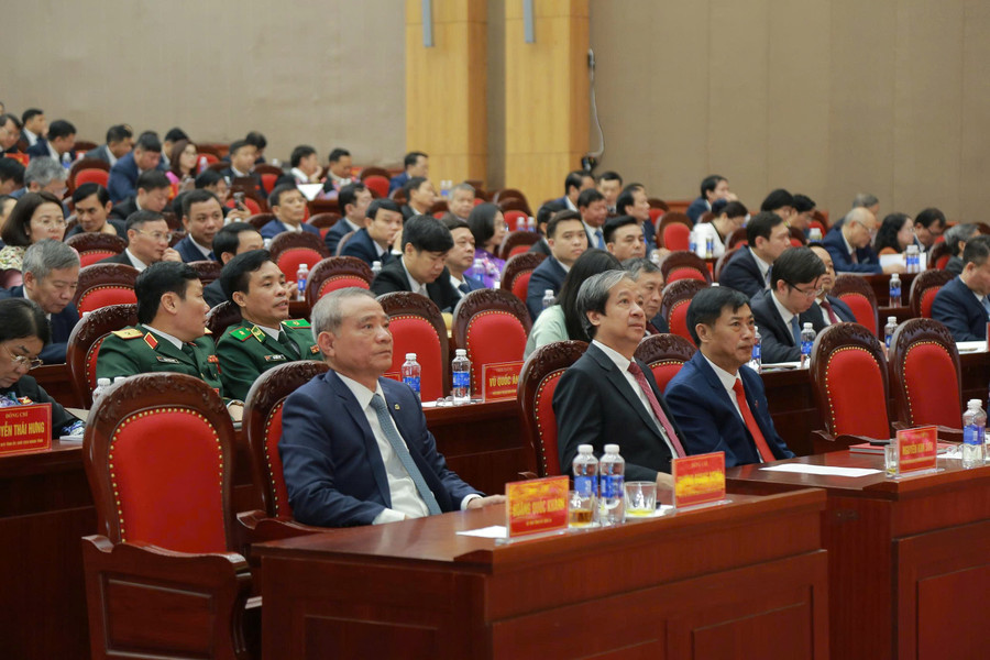 Bộ trưởng GD&ĐT Nguyễn Kim Sơn (người thứ 2 từ trái sang) cùng các đại biểu tham dự 2MM88.com trò chơi casino và slot. z7058224444859-ea939eda411193200cee670be6036ccb.jpg