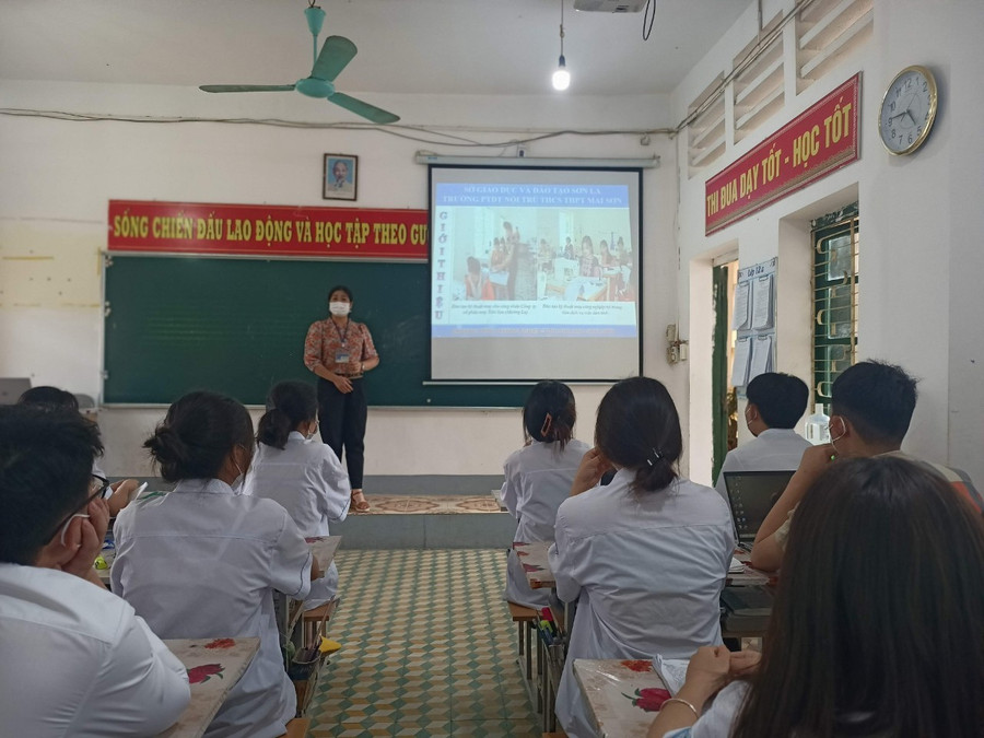 Trung Tâm Đăng Nhập MM88 Chính Thức Mới trường THPT Bắc Yên đang hướng dẫn các MM886 slot game, bắn cá, lô đề, đá gà ôn luyện kiến thức. truong-pho-thong-huong-nghiep-3.jpg
