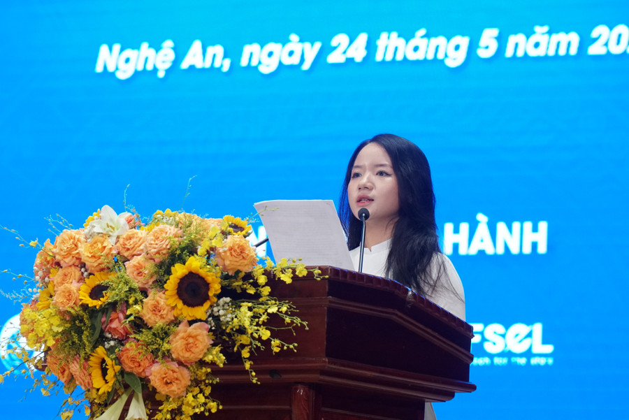 Em Nguyễn Thái Tuệ An (MM886 slot game, bắn cá, lô đề, đá gà Trường THPT chuyên Phan Bội Châu) hưởng ứng tháng tự học tiếng Anh năm 2025. Ảnh: Hồ Lài tieng-anh-thanh-ngon-ngu-thu-2-trong-truong-hoc-7.jpg