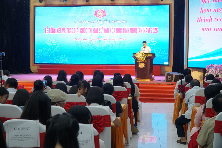 Các đại biểu, Trung Tâm Đăng Nhập MM88 Chính Thức Mới, MM886 slot game, bắn cá, lô đề, đá gà tham dự lễ tổng kết và trao giải cuộc thi Đại sứ Văn hóa đọc tỉnh Nghệ An năm 2025. Ảnh: Hồ Lài sn102221.jpg