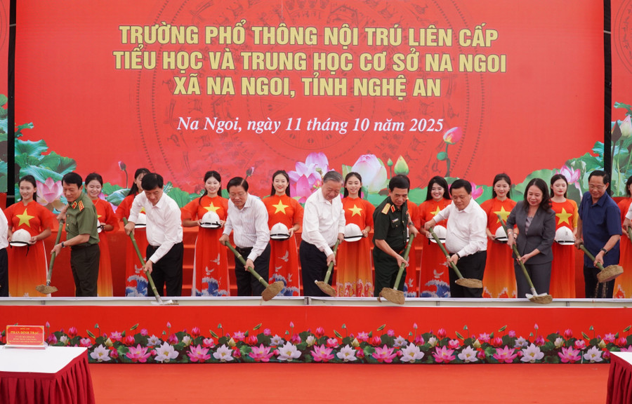 Tổng Bí thư Tô Lâm đã dự lễ khởi công xây dựng Trường Phổ thông nội trú liên cấp Tiểu học và THCS Na Ngoi, xã Na Ngoi, Nghệ An. Ảnh: Hồ Lài