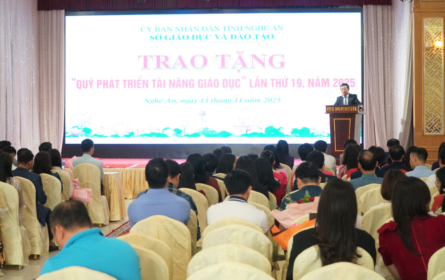 Sở GD&ĐT Nghệ An tổ chức trao tặng “Quỹ phát triển tài năng giáo dục” lần thứ 19 năm 2025. Ảnh: Hồ Lài quy-tai-nang-giao-duc-nghe-an-1.jpg
