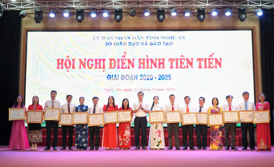 hoi-nghi-dien-hinh-tien-tien-5.jpg