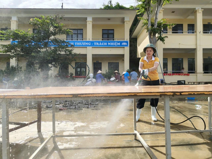 Trung Tâm Đăng Nhập MM88 Chính Thức Mới các trường miền xuôi vượt hàng trăm km góp sức người, sức của hỗ trợ trường vùng lũ khắc phục hậu quả do lũ. Ảnh: NTCC truong-giup-truong-khac-phu-lu-lut-5.jpg