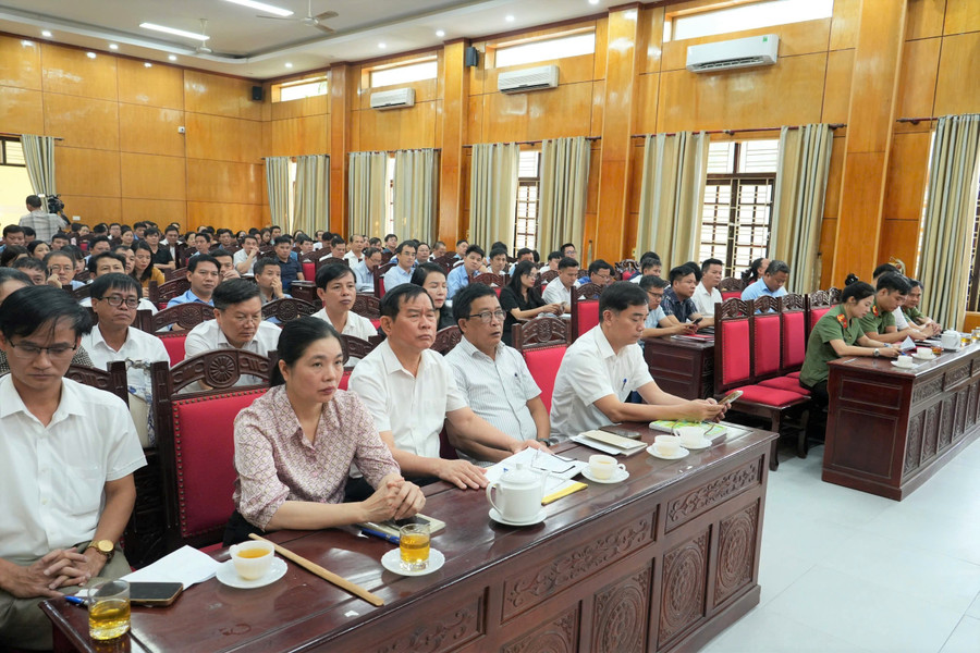 hoi-nghi-trien-khai-thi-tot-nghiep-2.jpg